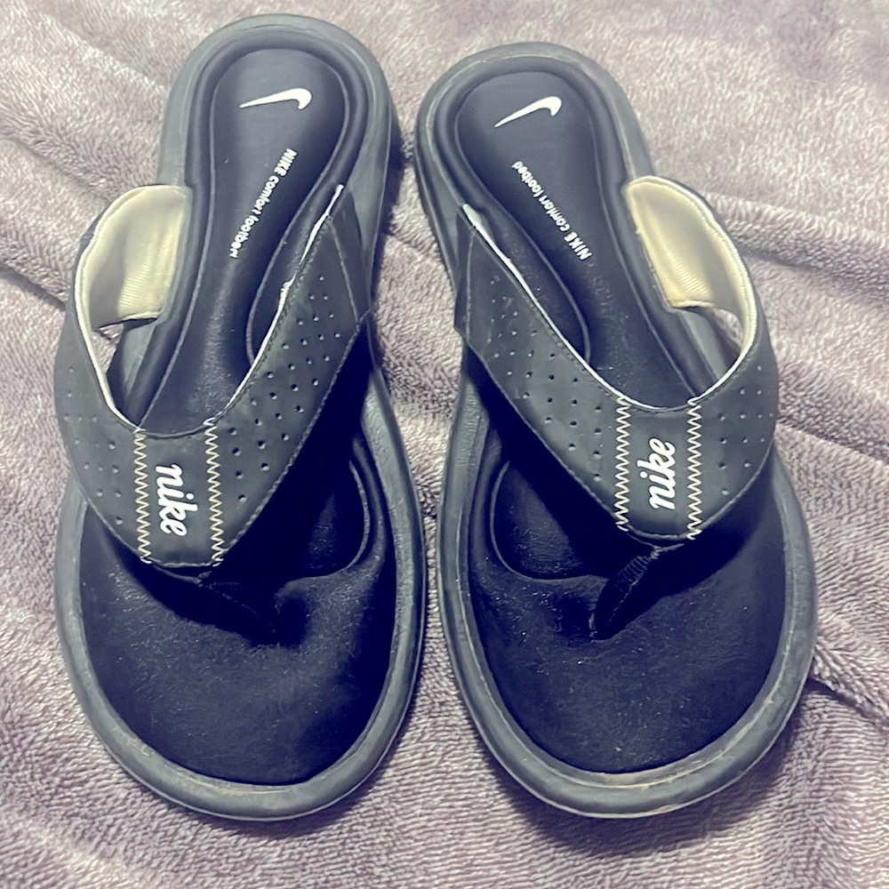 Nike flip flops
